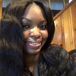 Meet your Posher, Alexis